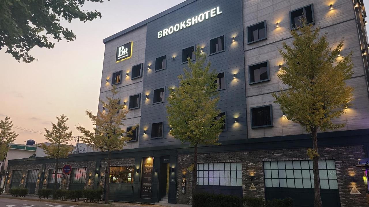 Brooks Hotel Тхонъён Экстерьер фото